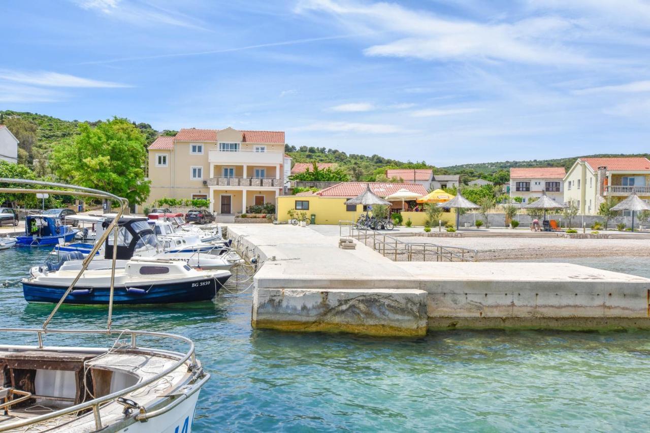Apartment L And S On The Beach Ugrinici Exterior photo